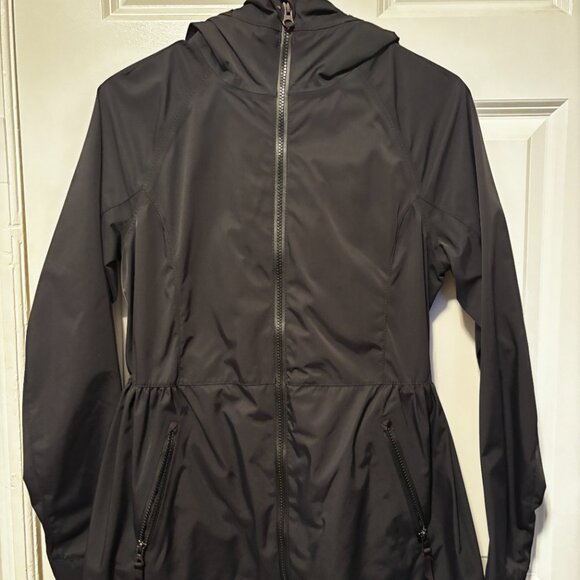 Lululemon womens rain coat with hood and cingable waist, like new - Picture 2 of 5